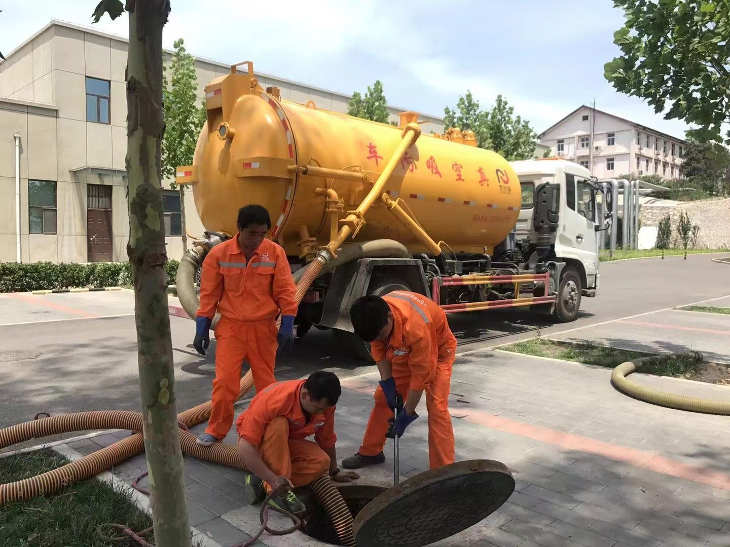 木垒化粪池清理与5-8吨吸粪车施工效率分析